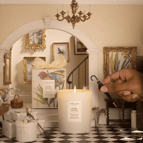 Special-Edition English Pear & Freesia Scented Candle